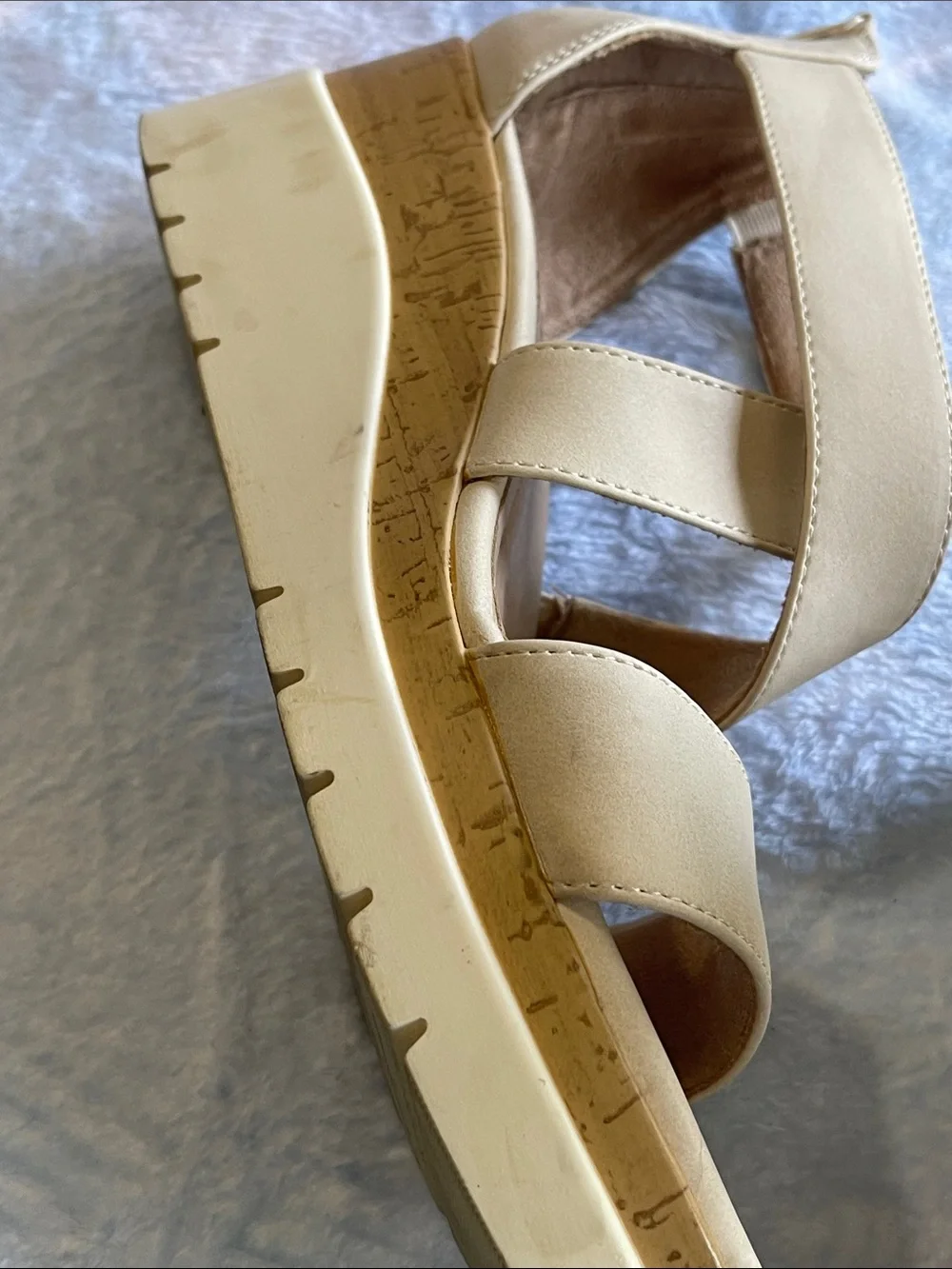 SOUL Naturalizer Strappy Wedge Sandals in Cream and Tan Size 8.5